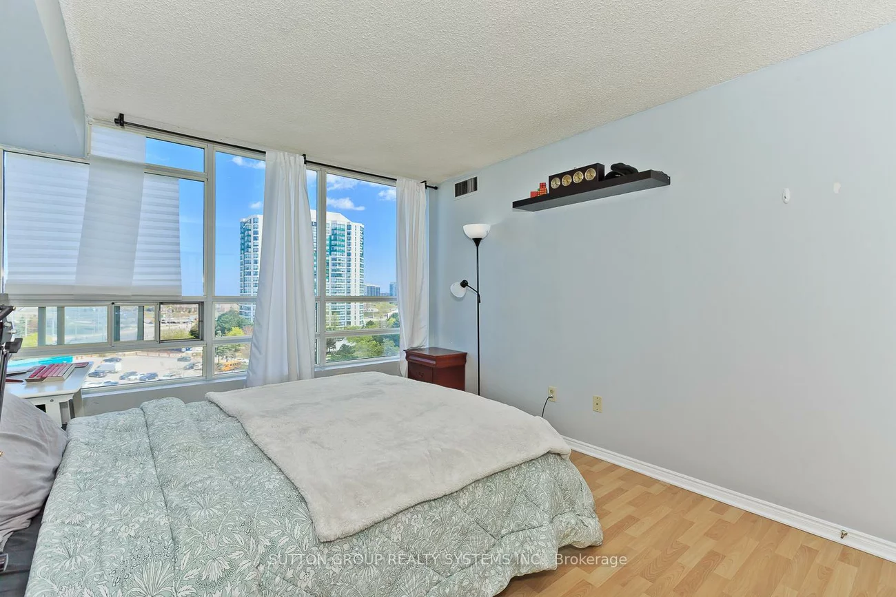 50, Kingsbridge Garden, Hurontario, Mississauga