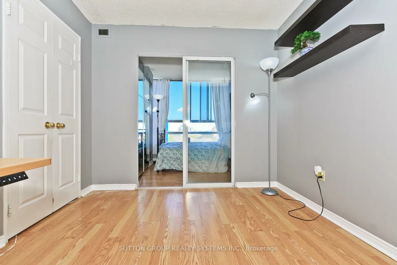 50, Kingsbridge Garden, Hurontario, Mississauga