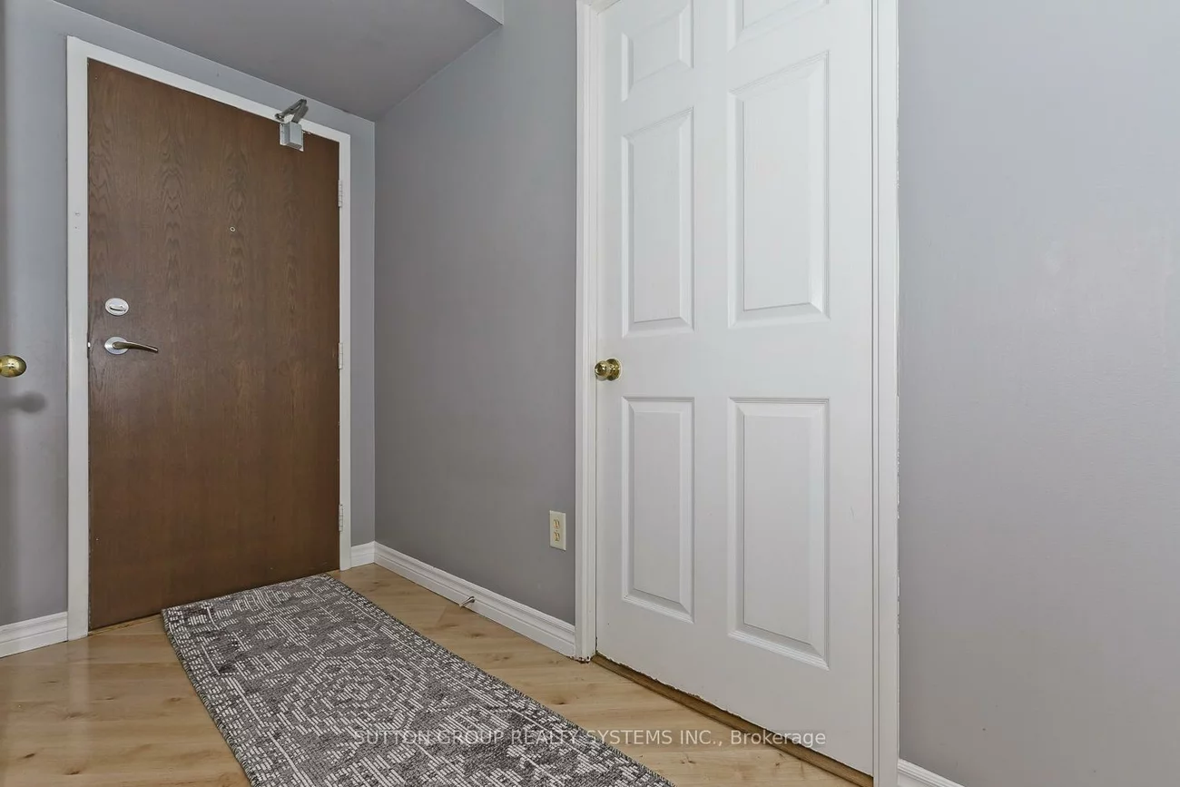 50, Kingsbridge Garden, Hurontario, Mississauga