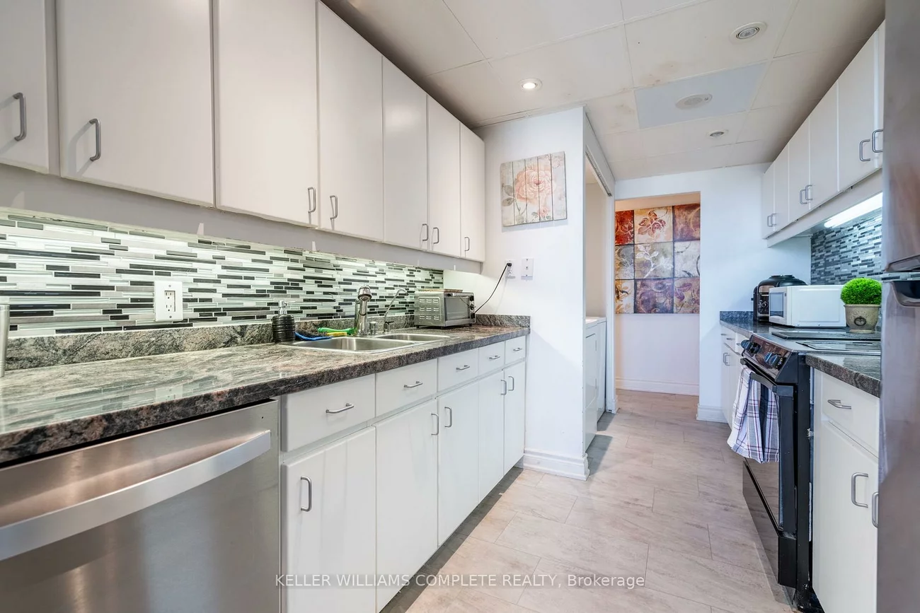 3650, Kaneff, Mississauga Valleys, Mississauga