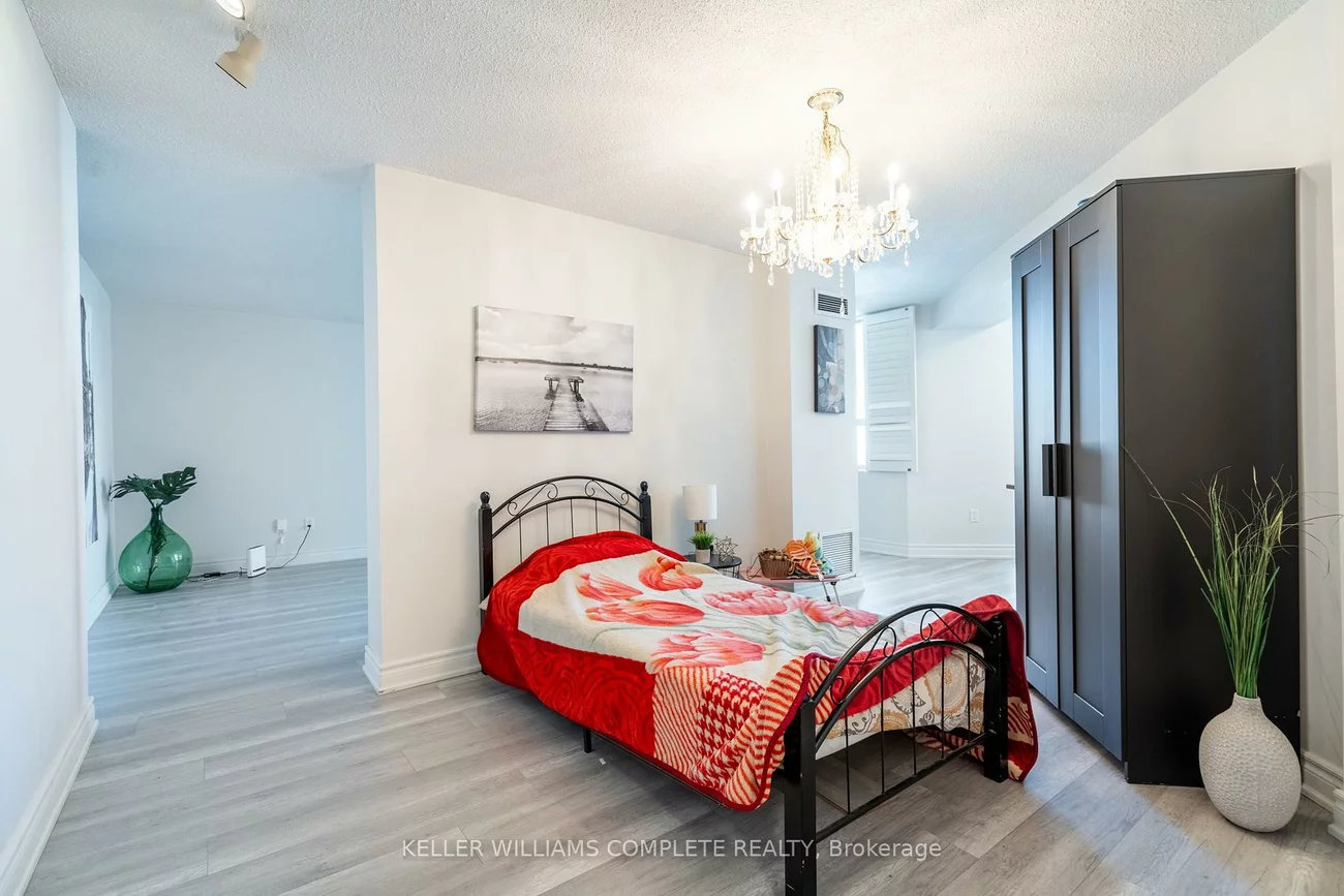 3650, Kaneff, Mississauga Valleys, Mississauga
