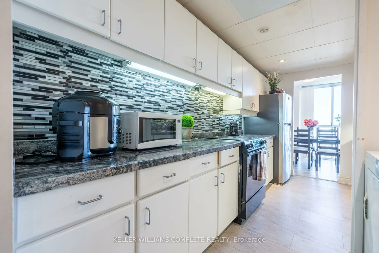 3650, Kaneff, Mississauga Valleys, Mississauga