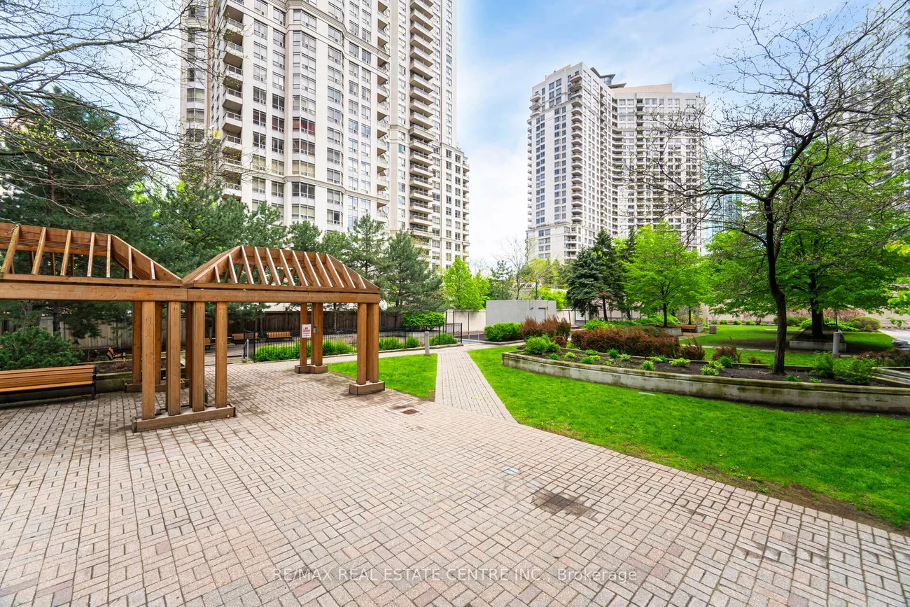 335, Webb, City Centre, Mississauga