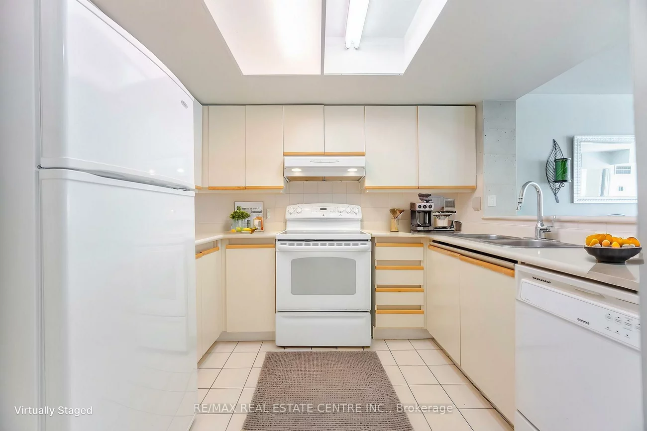 335, Webb, City Centre, Mississauga
