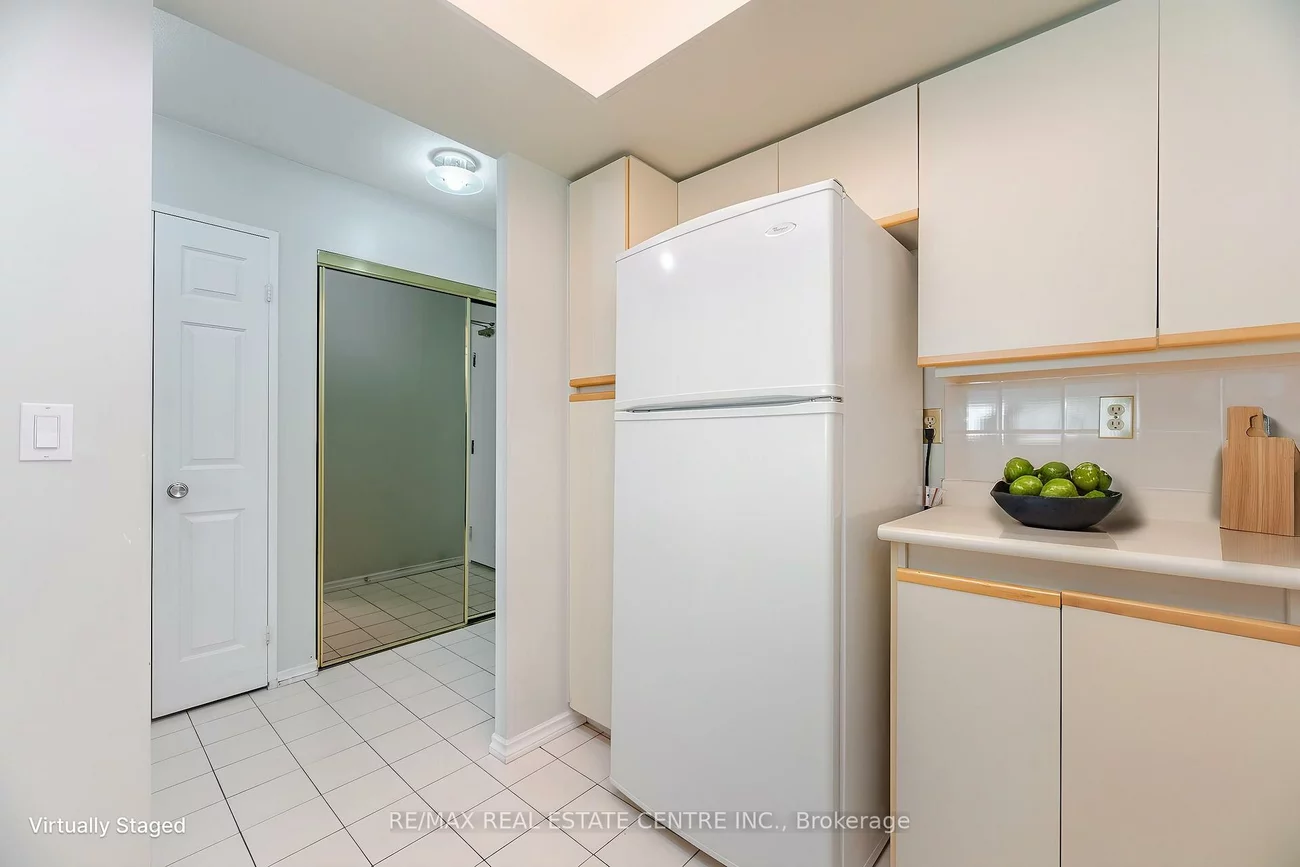 335, Webb, City Centre, Mississauga