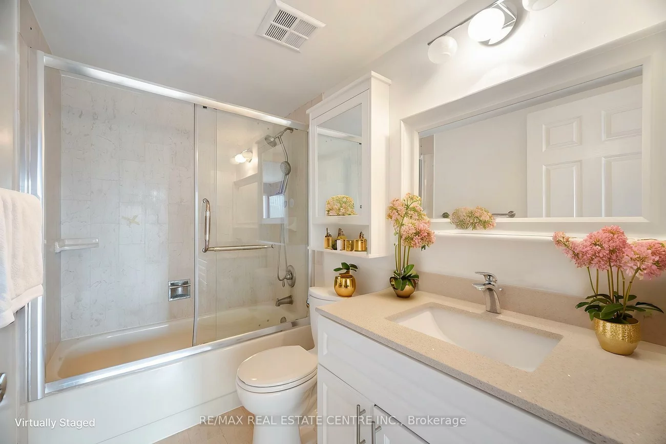 335, Webb, City Centre, Mississauga