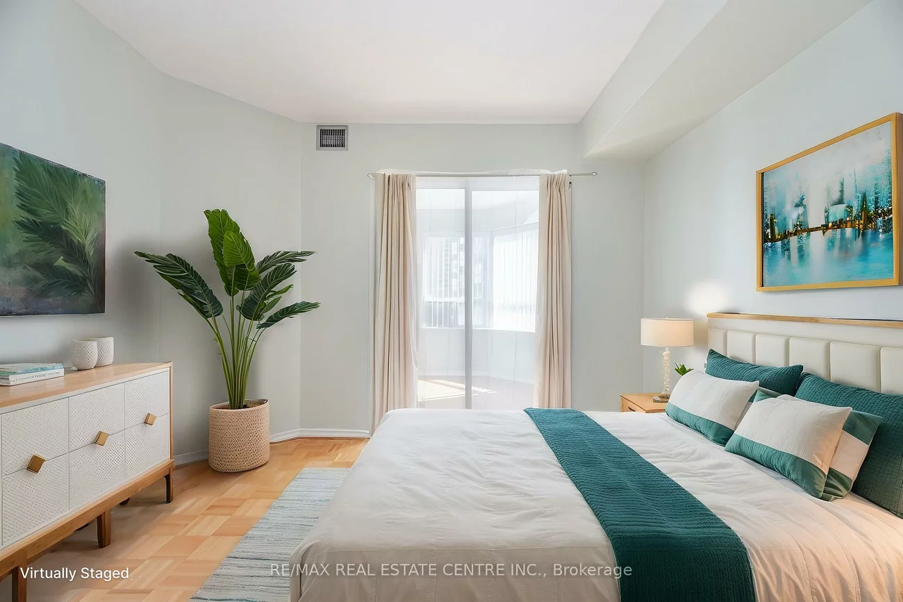 335, Webb, City Centre, Mississauga