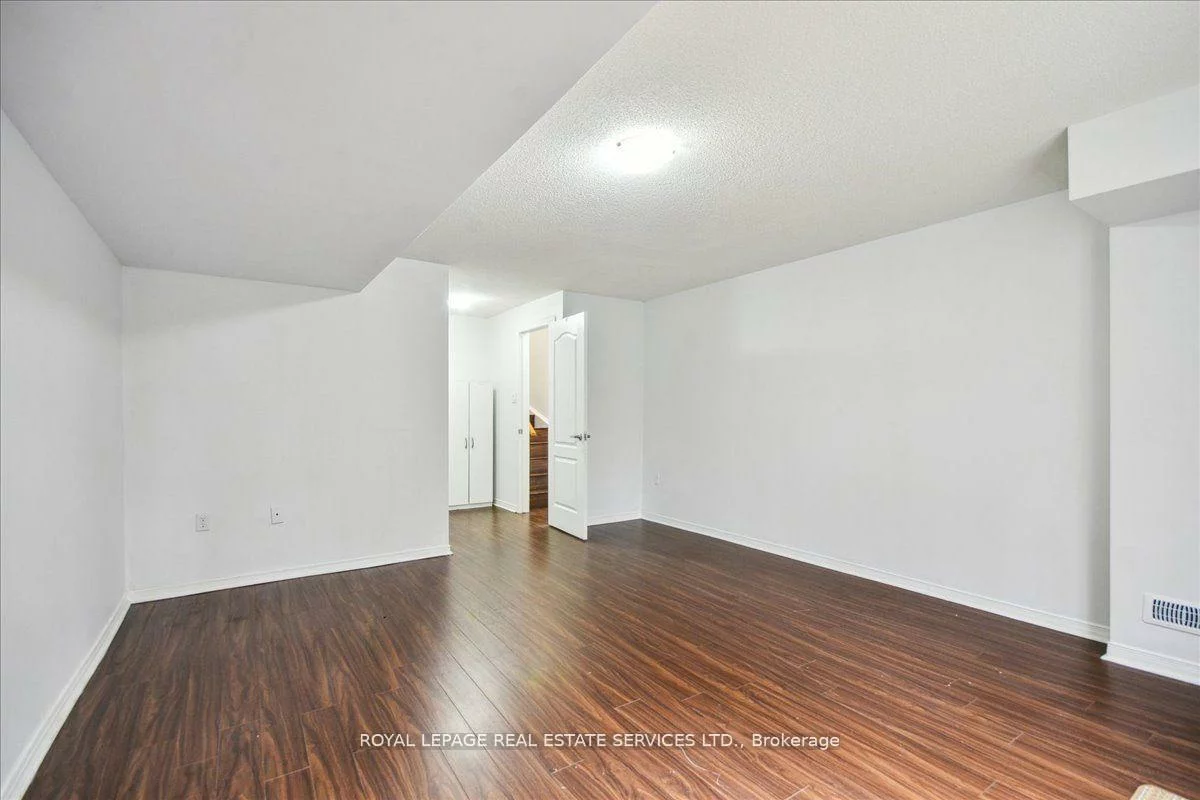 3302, Pinto, Cooksville, Mississauga