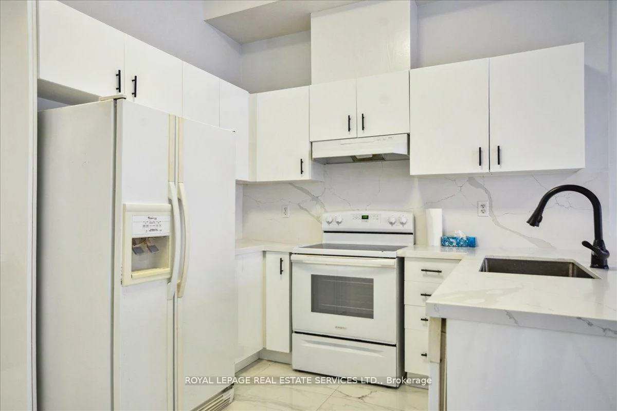 3302, Pinto, Cooksville, Mississauga