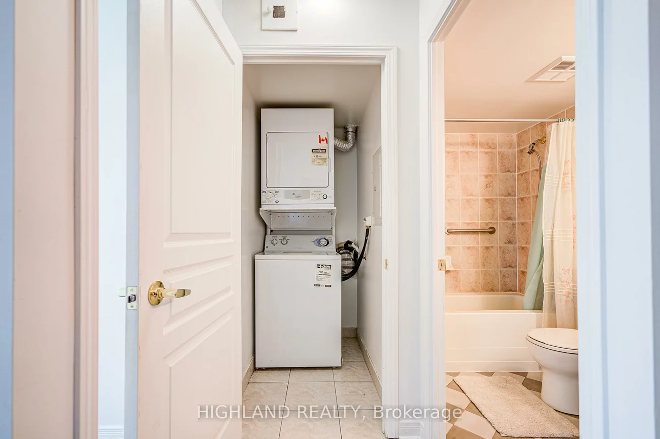 4879, Kimbermount, Central Erin Mills, Mississauga