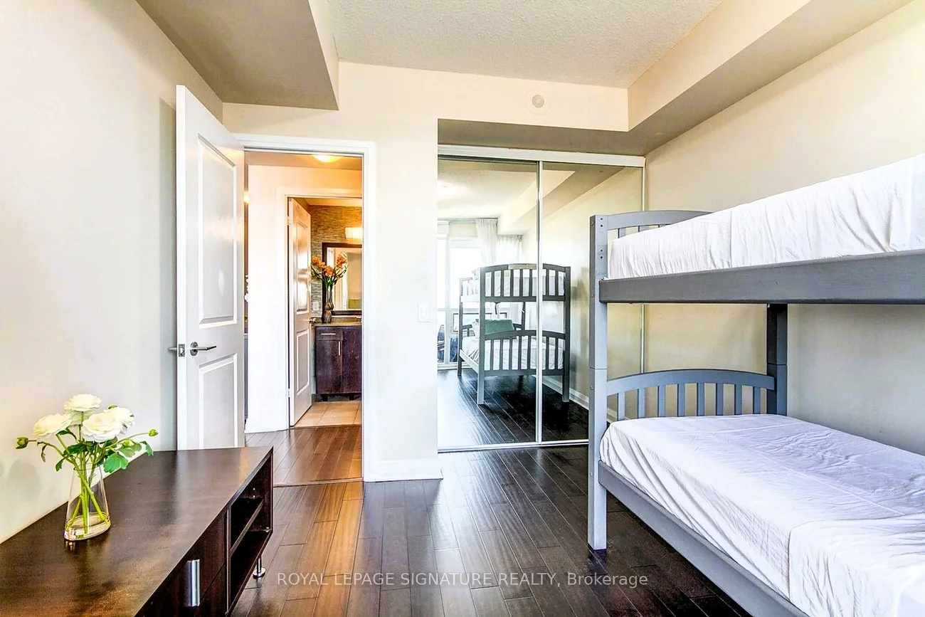 1055, Southdown, Clarkson, Mississauga