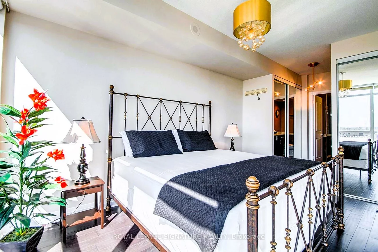 1055, Southdown, Clarkson, Mississauga