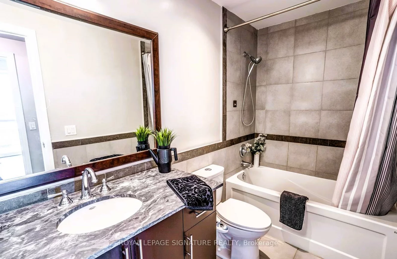 1055, Southdown, Clarkson, Mississauga