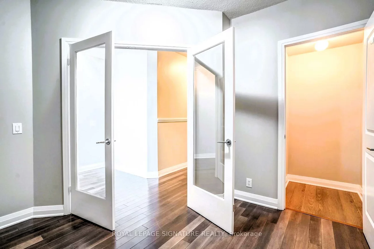 1055, Southdown, Clarkson, Mississauga