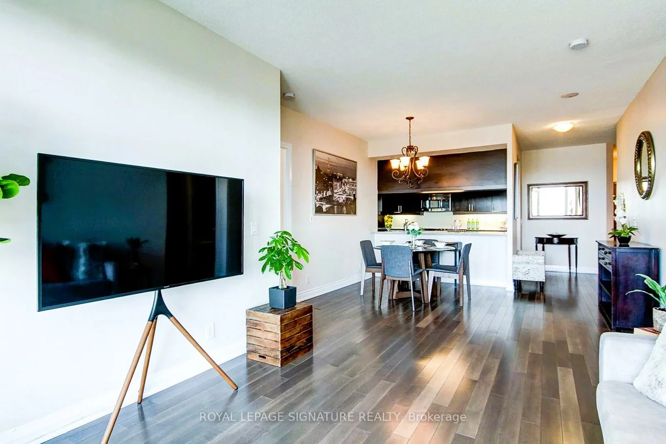 1055, Southdown, Clarkson, Mississauga