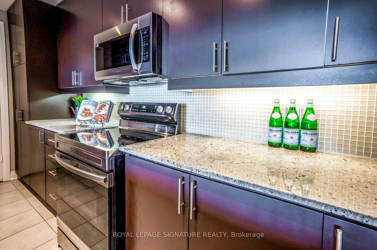 1055, Southdown, Clarkson, Mississauga