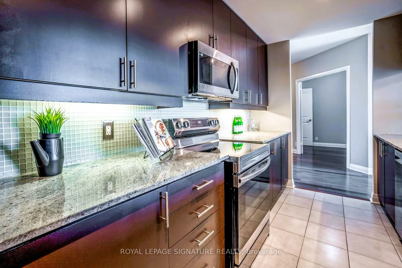 1055, Southdown, Clarkson, Mississauga