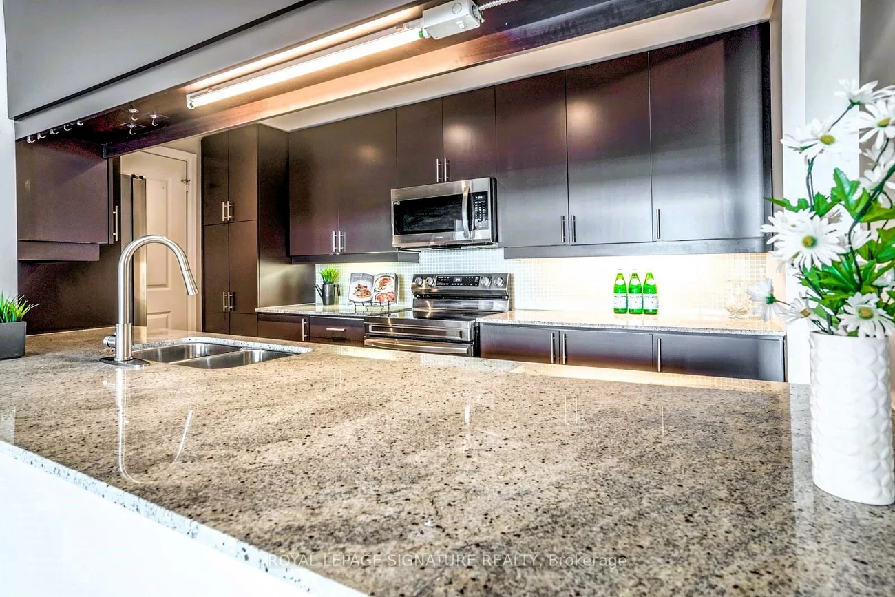 1055, Southdown, Clarkson, Mississauga