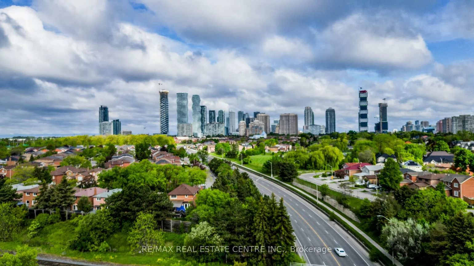 135, Hillcrest, Cooksville, Mississauga
