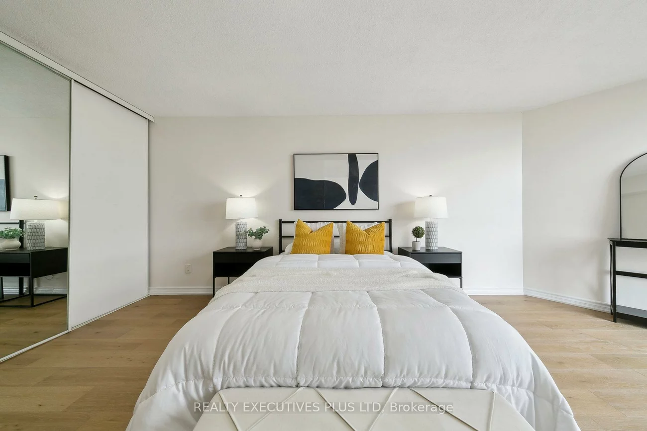 4235, Sherwoodtowne, City Centre, Mississauga