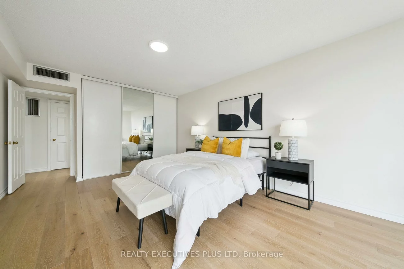 4235, Sherwoodtowne, City Centre, Mississauga