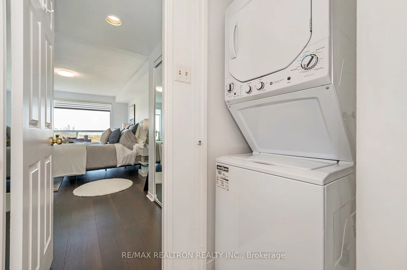 2155, Burnhamthorpe, Erin Mills, Mississauga