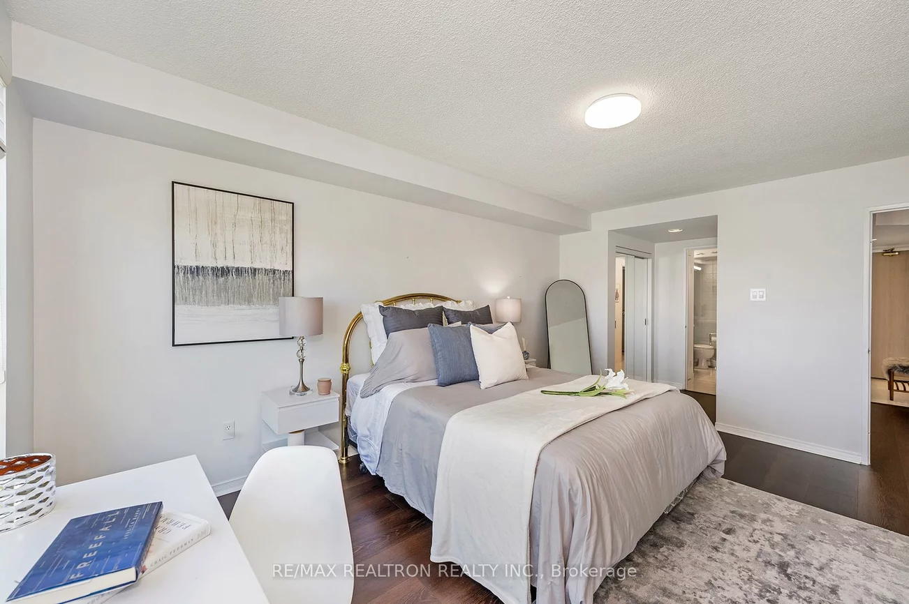 2155, Burnhamthorpe, Erin Mills, Mississauga