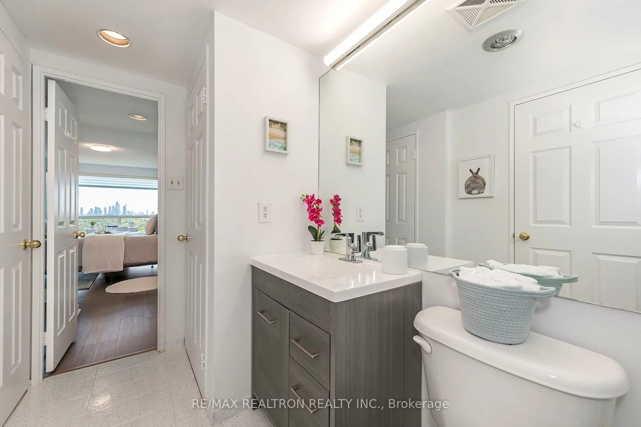 2155, Burnhamthorpe, Erin Mills, Mississauga
