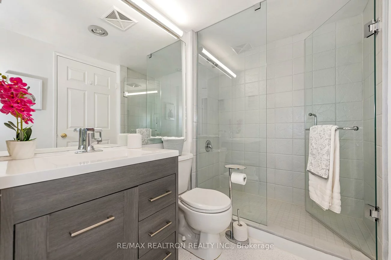 2155, Burnhamthorpe, Erin Mills, Mississauga