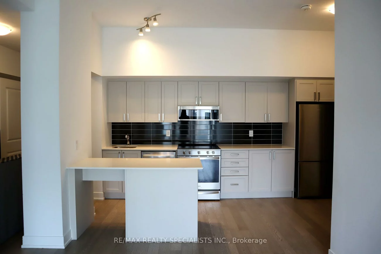 1063, Douglas McCurdy, Lakeview, Mississauga