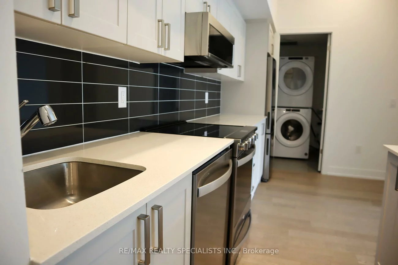 1063, Douglas McCurdy, Lakeview, Mississauga
