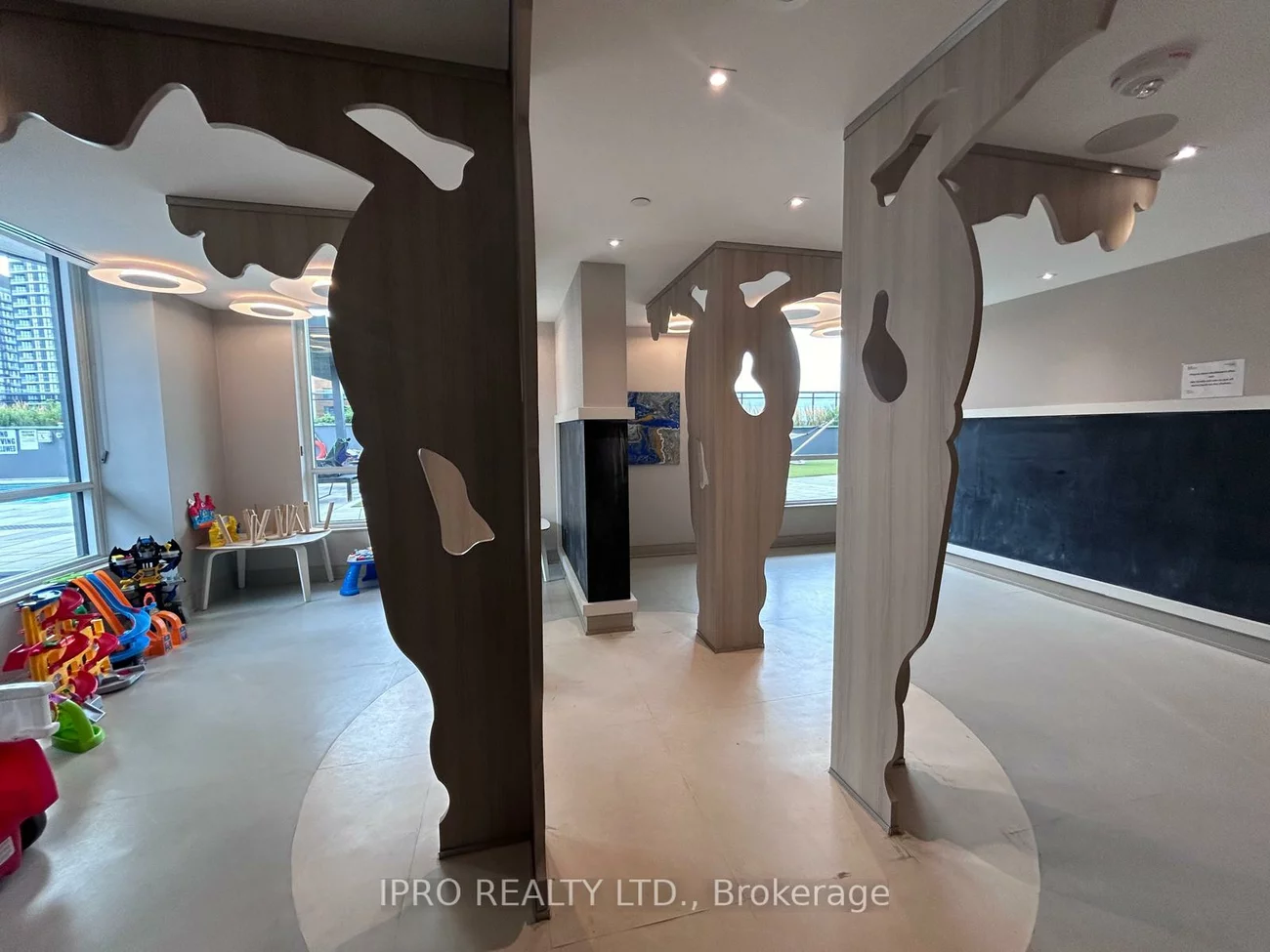8, Nahani, Hurontario, Mississauga