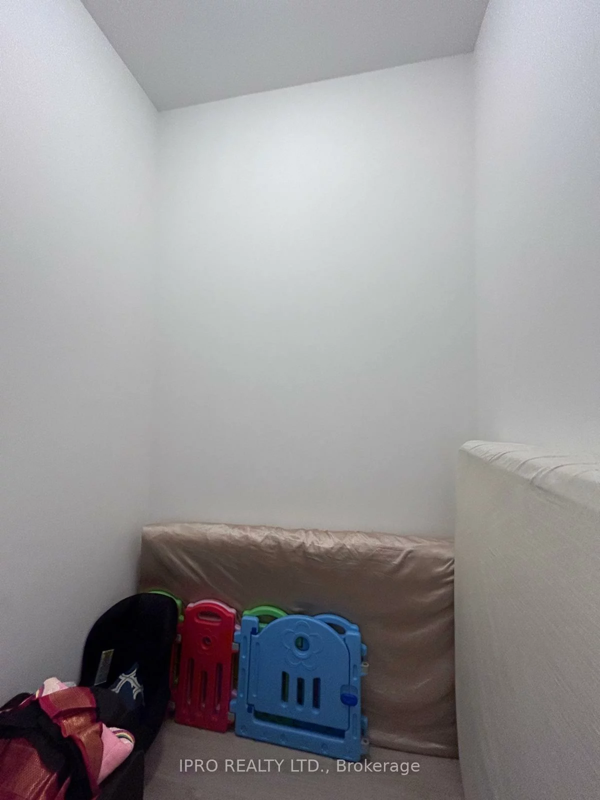 8, Nahani, Hurontario, Mississauga