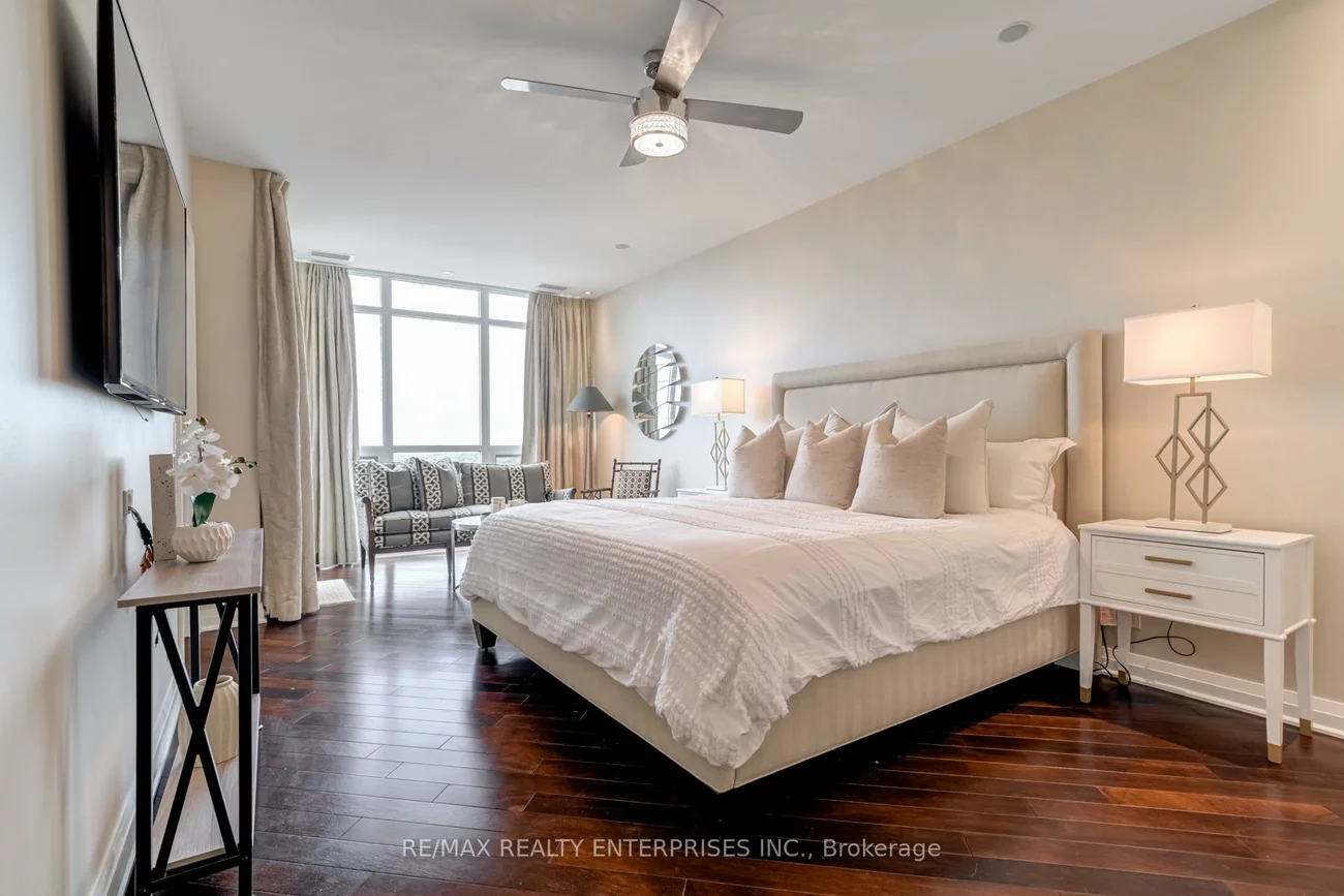 1055, Southdown, Clarkson, Mississauga