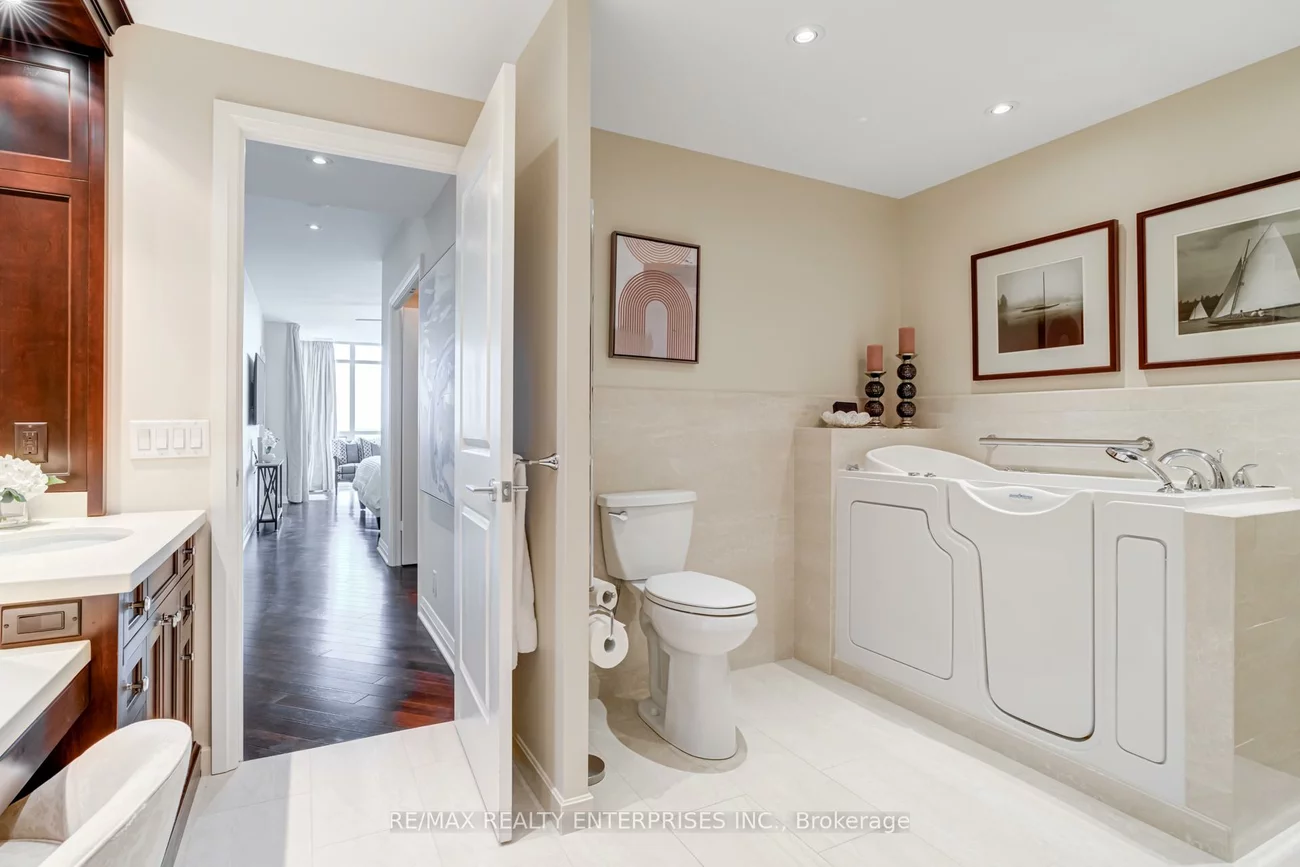 1055, Southdown, Clarkson, Mississauga