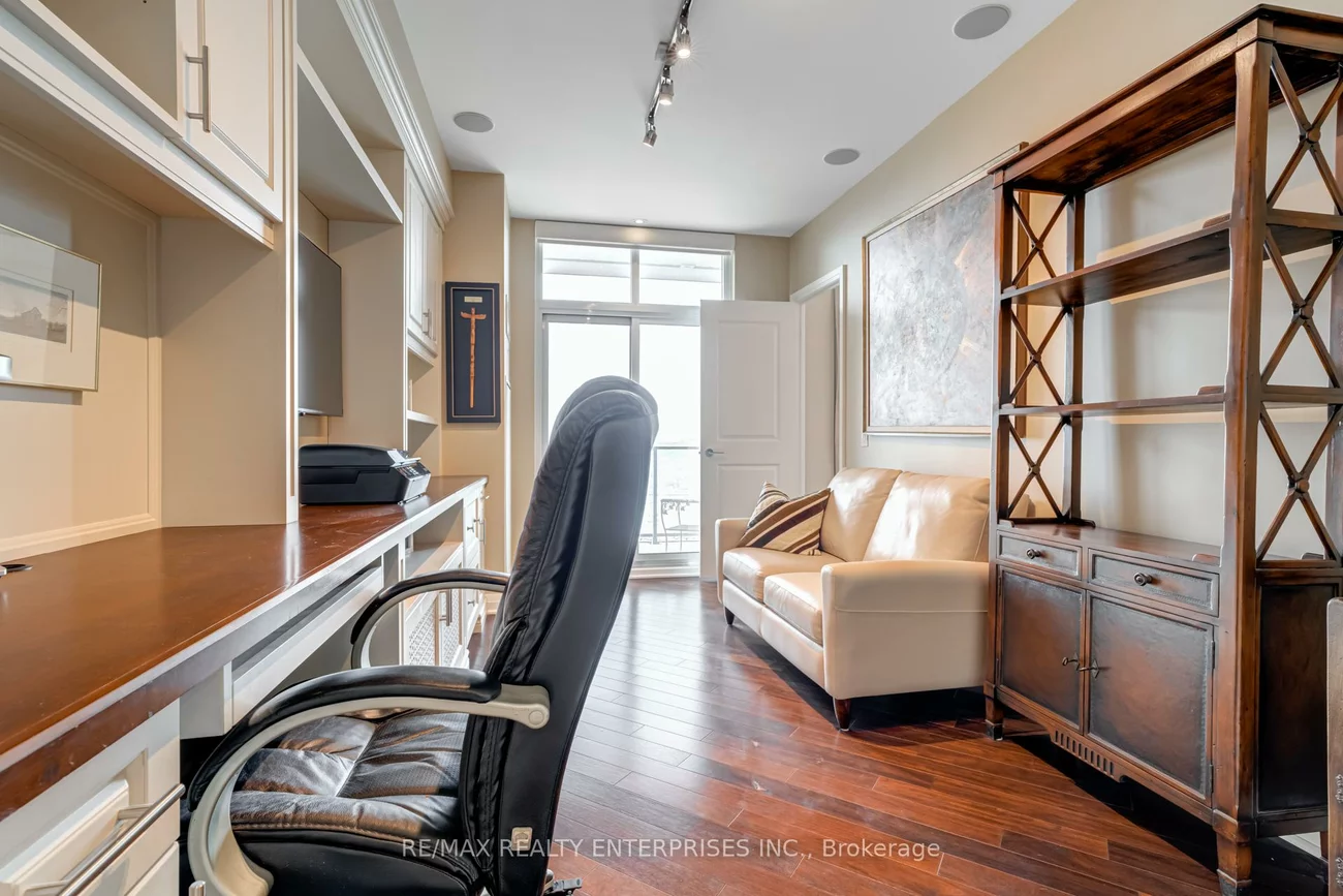 1055, Southdown, Clarkson, Mississauga