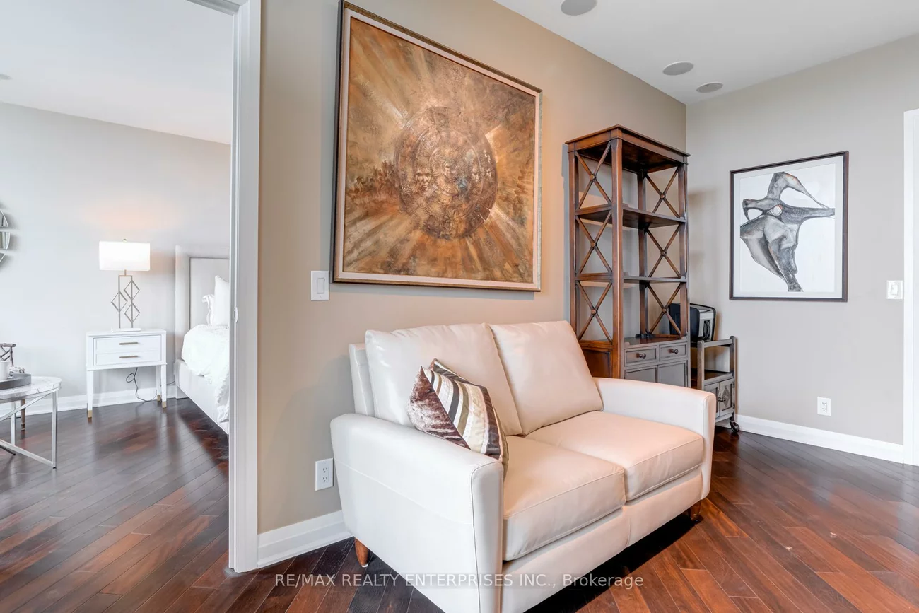 1055, Southdown, Clarkson, Mississauga