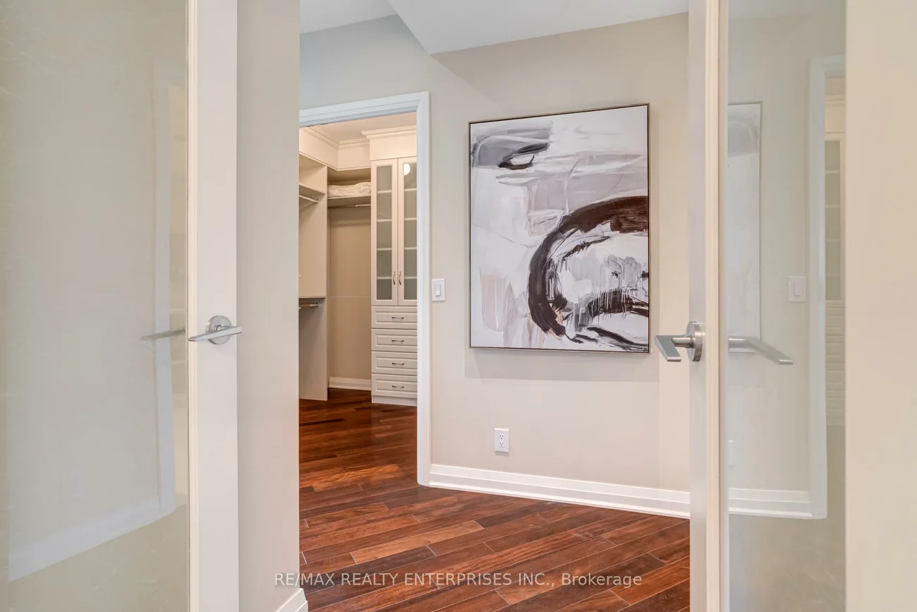 1055, Southdown, Clarkson, Mississauga