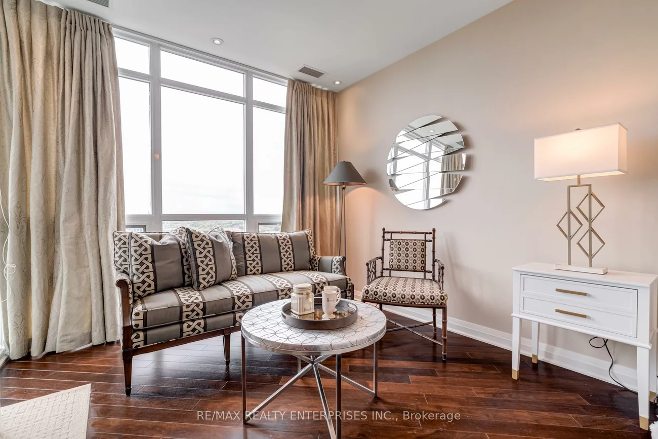 1055, Southdown, Clarkson, Mississauga