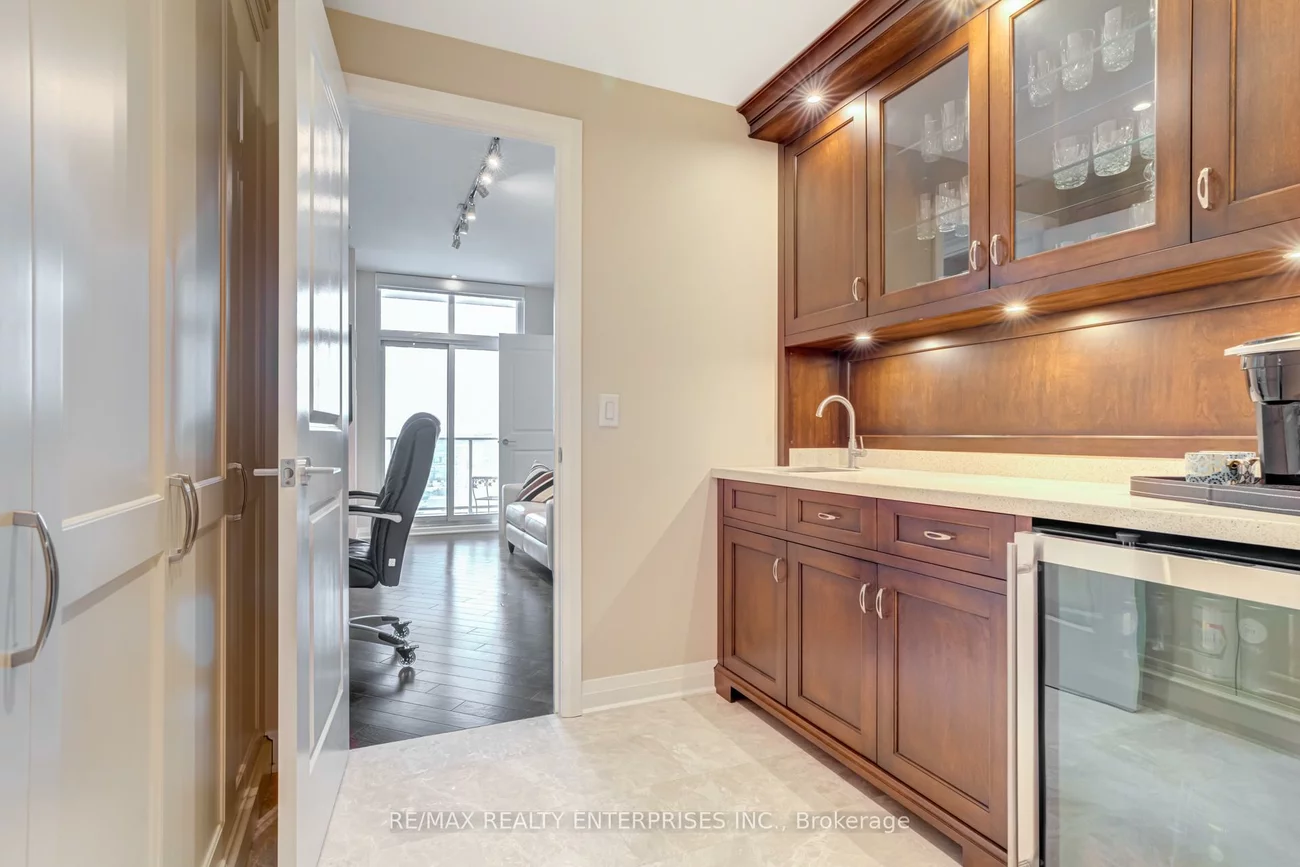 1055, Southdown, Clarkson, Mississauga