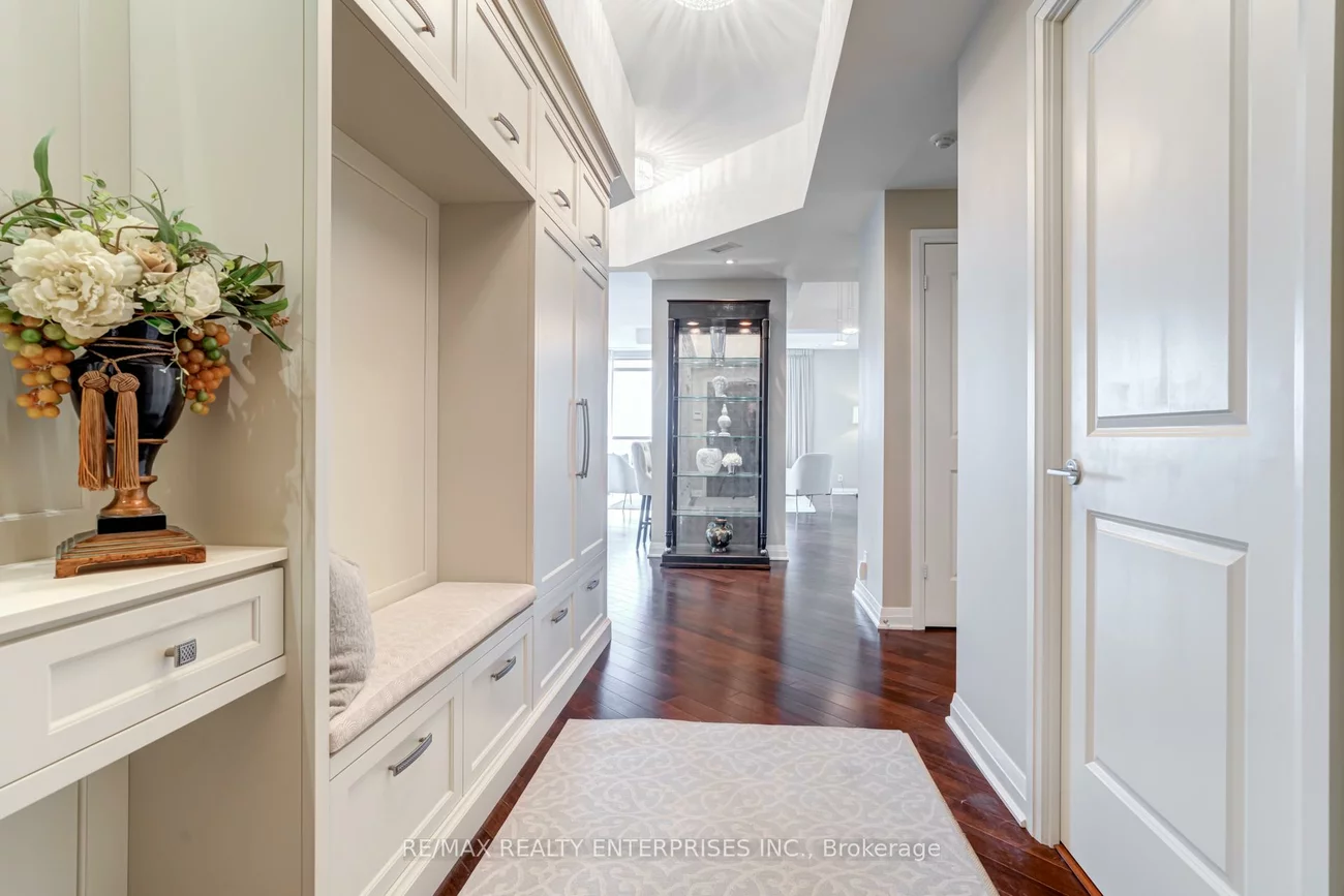 1055, Southdown, Clarkson, Mississauga