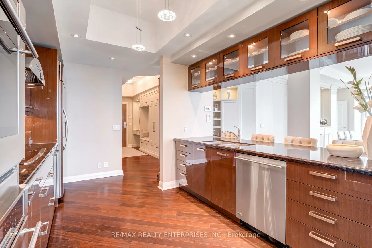 1055, Southdown, Clarkson, Mississauga
