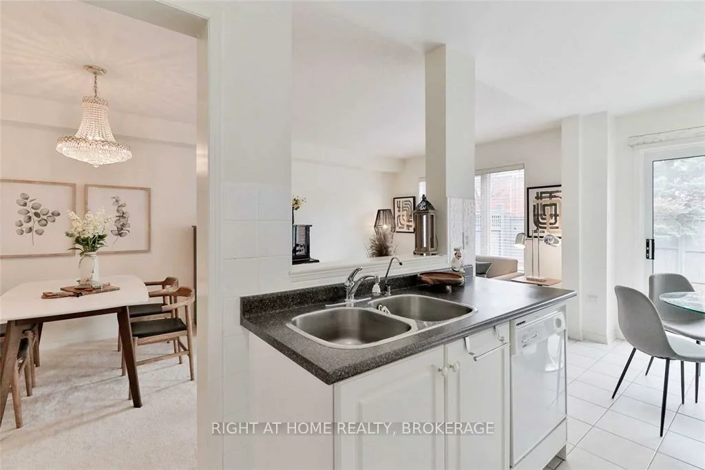 2665, Thomas, Central Erin Mills, Mississauga