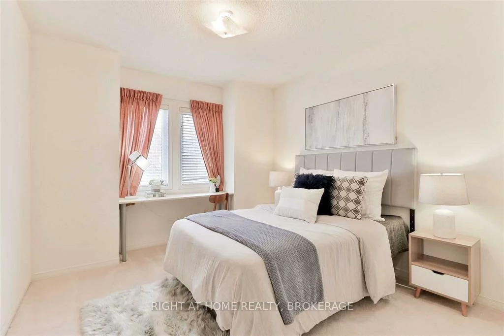 2665, Thomas, Central Erin Mills, Mississauga