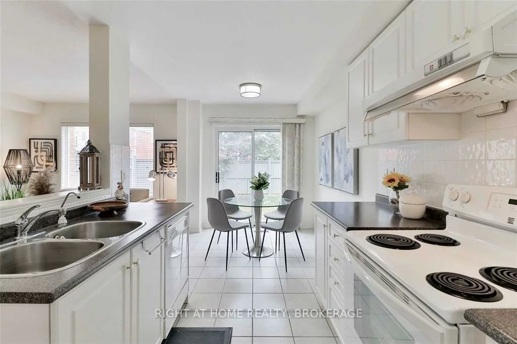 2665, Thomas, Central Erin Mills, Mississauga