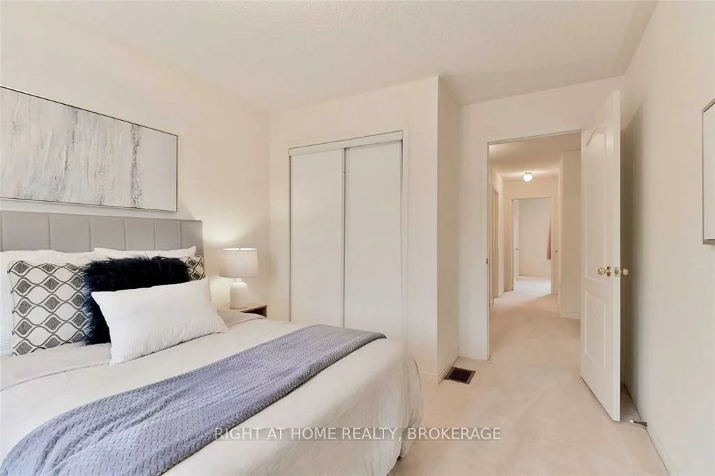 2665, Thomas, Central Erin Mills, Mississauga