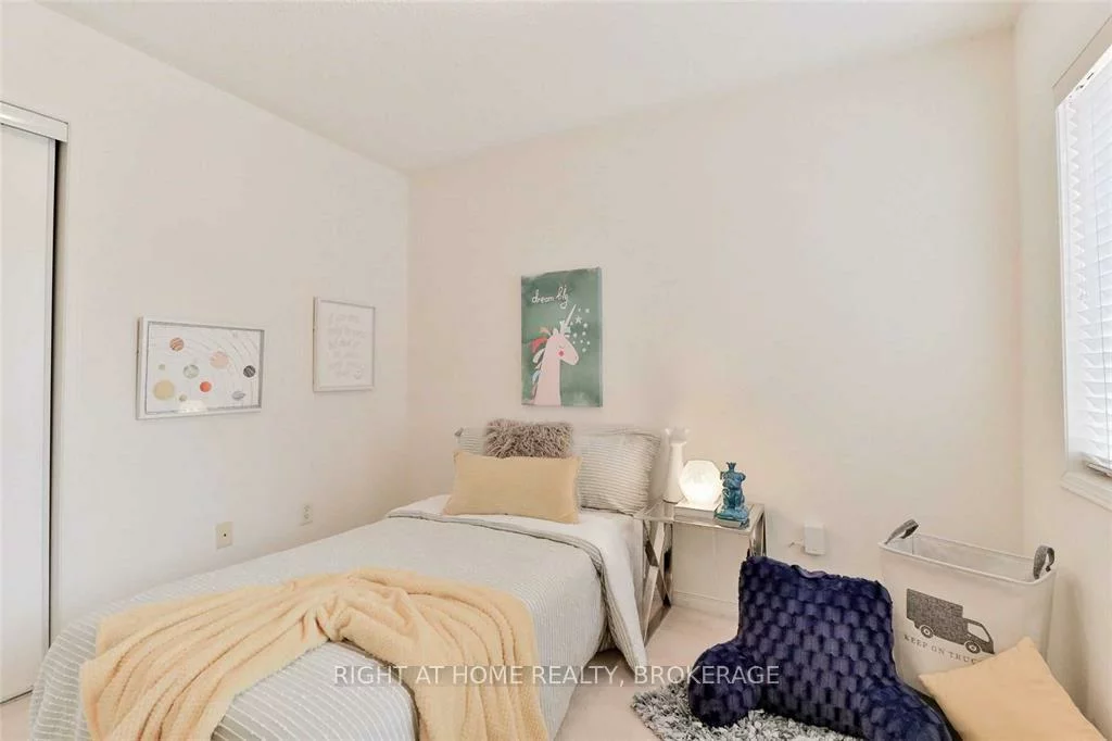 2665, Thomas, Central Erin Mills, Mississauga