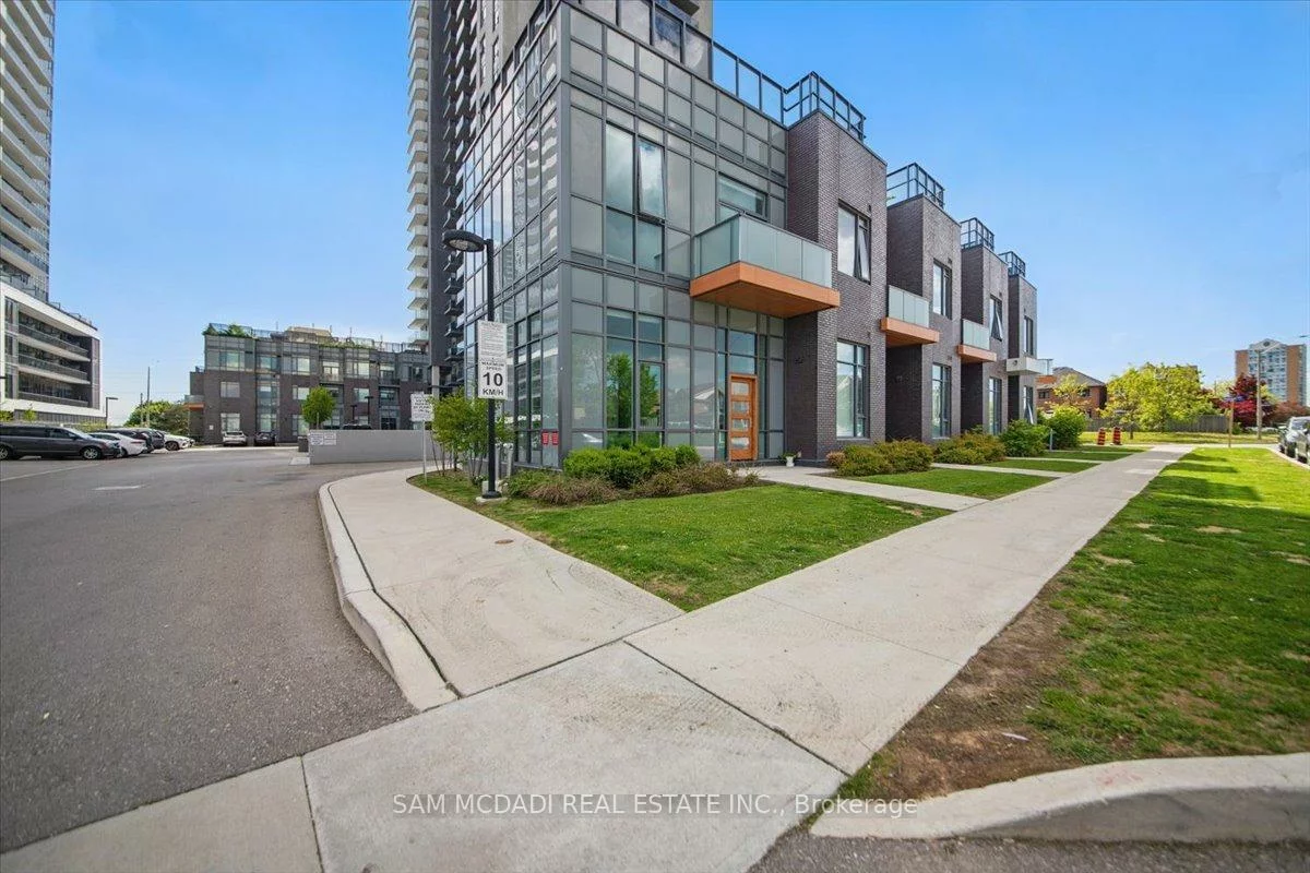 8, Nahani, Hurontario, Mississauga