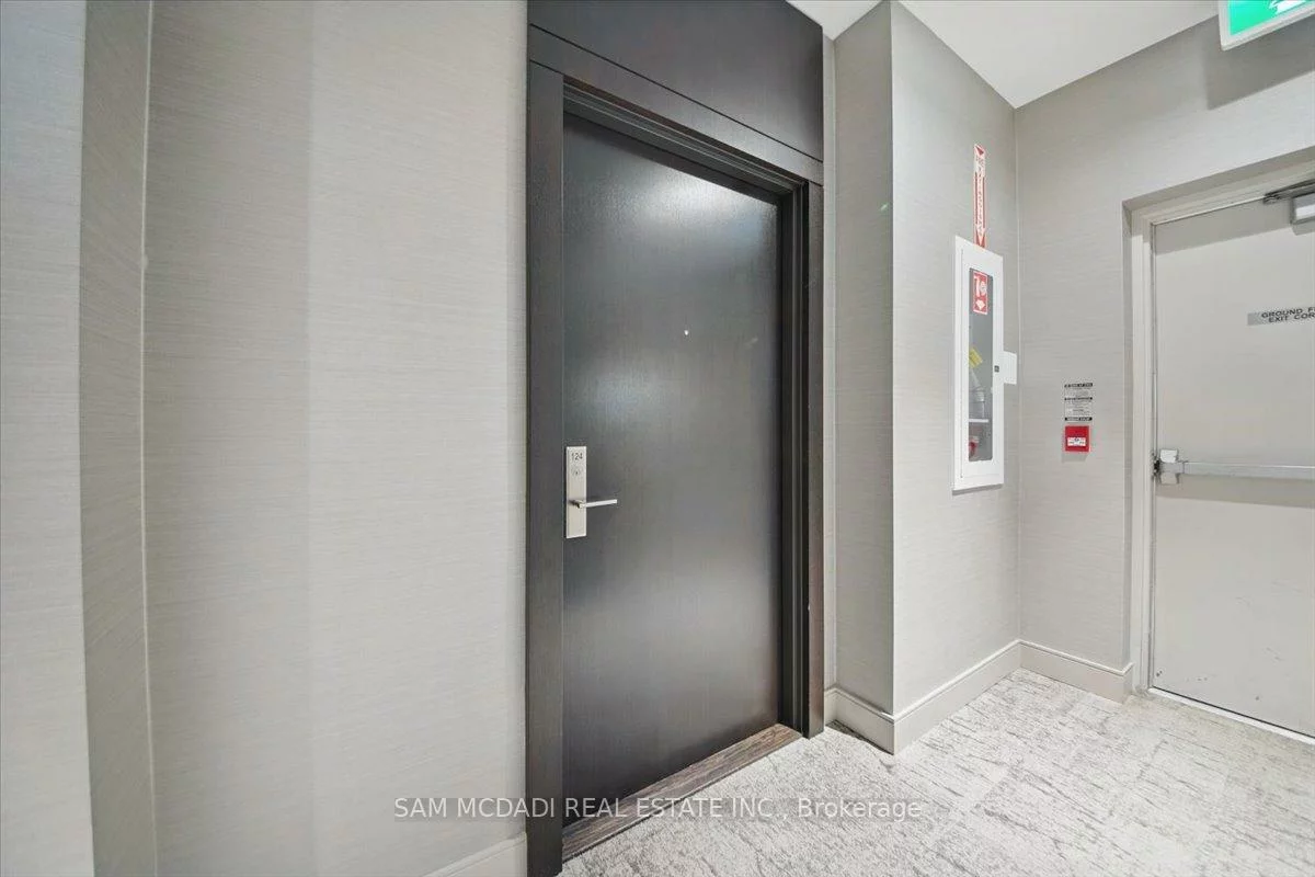 8, Nahani, Hurontario, Mississauga