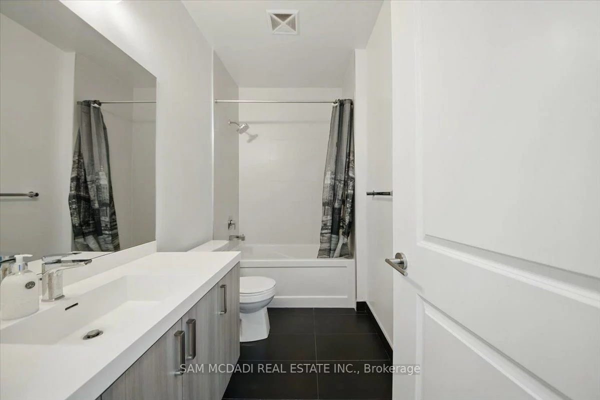 8, Nahani, Hurontario, Mississauga